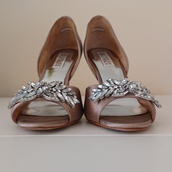 EUC Badgley Mischka Champagne/Taupe Satin Jeweled Open Toe Pumps 6.5 - Picture 8 of 12